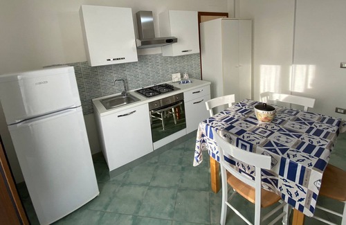 Marina di Pisciotta Casa | Petra Marina Maris es un apartamento con terraza con vistas al mar.