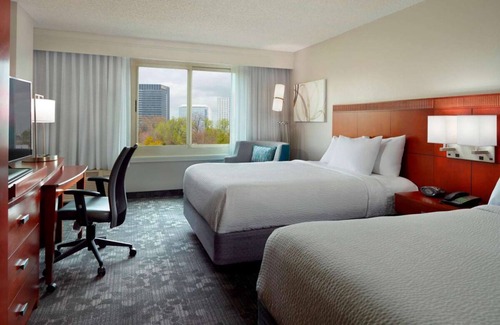 Home Park Hotel | Pets are Allowed Here! 3 Modern Units, Seasonal Outdoor Pool!
