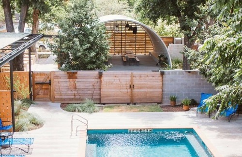 Barton Heights Casa | Pets are Allowed Here! Outdoor Pool, Close to Shoal Beach