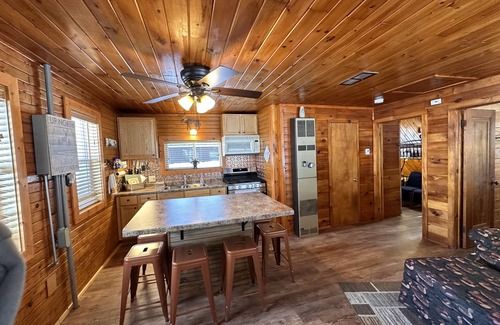 Winter Cabina | Pets & kid Friendly ,direct access to ATV& snow trails, private dock