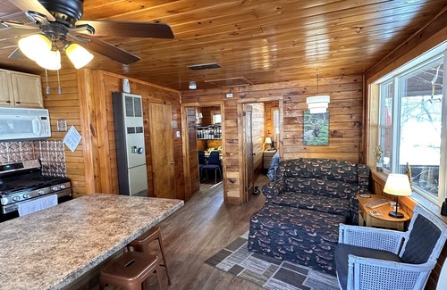 Winter Cabina | Pets & kid Friendly ,direct access to ATV& snow trails, private dock