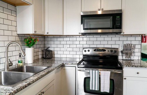 Lakeshore South Casa | Pets, King bed, St Johns Terrace Close to Downtown