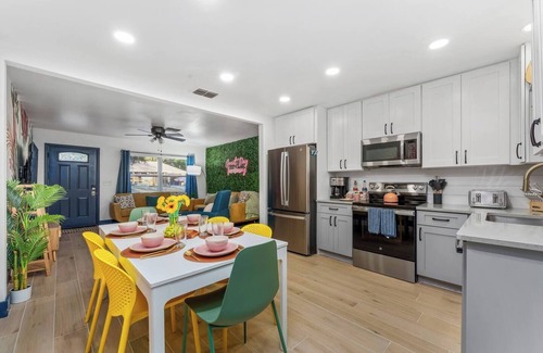 Crystal River Casa | Pets OK! Heated Pool mins to 3 Sisters Spring!