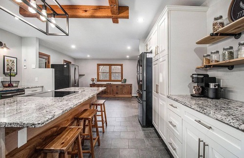 Hopkins Casa | Pets Ok | Privacy | Arcades | Hot Tub | Fire Pit