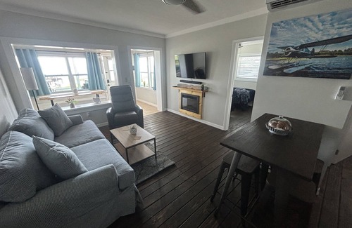 Tavares Casa | PETS STAY FREE Camp Street Cabanas #1 on Lake Dora PRIVATE SANDY BEACH & DOCK