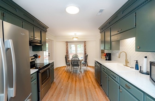 Madison Casa | Pets Stay Free! Renovated Ranch in quiet Cut De Sac