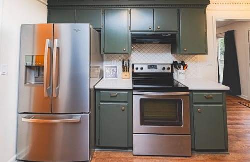 Madison Casa | Pets Stay Free! Renovated Ranch in quiet Cut De Sac