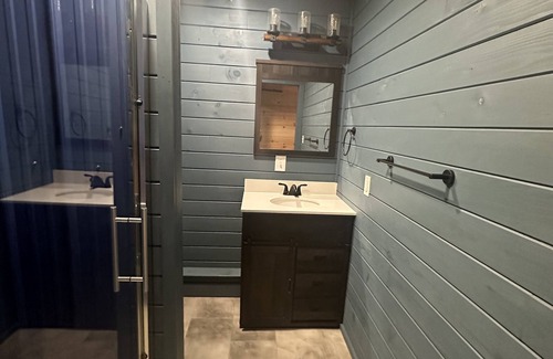 Sunbury Cabina | Pets welcome at this peaceful cabin with a view