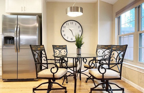 Richardson Casa | Pets Welcome! HOT TUB, Games, Backyard, Free Wine, WiFi, 4 TVs