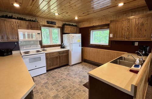 Bigfork Cabina | Pets Welcome/kayaks/Stand-up Boards / Nearby Resort Amenities w/water trampoline