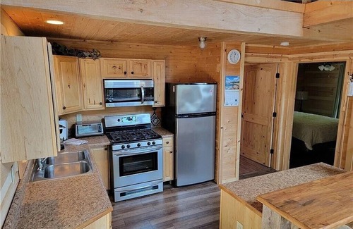Hays Cabina | PETS WELCOME Whitetail Chalet: Your Mountain Adventure Base Near Stone Mountain!