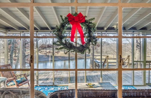 Berkeley Springs Cabina | Pets | Wifi | Pond | Fireplace | Deck | Grill | Screen Porch |Private