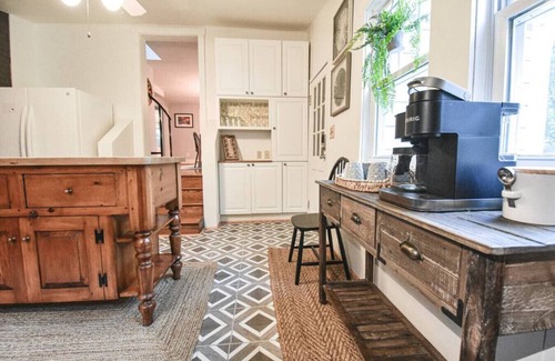 Boyce Cabaña | Pets? YES! 🐕 Hot Tub ★ Fire Pit ★ Fast Wi-Fi