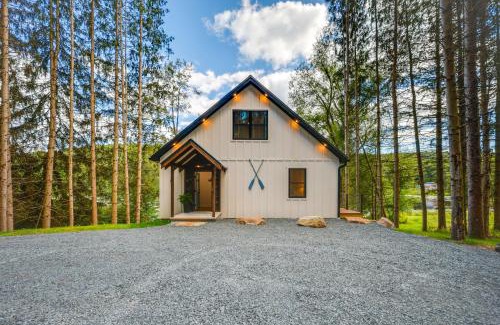 New Albany Casa | Petting Zoo Barn and Pond Access New Albany Retreat