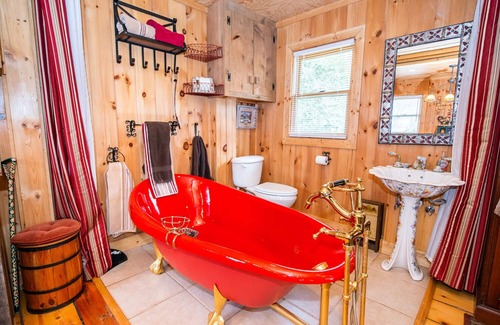 Sugar Grove Cabina | Cabina de luna de miel - Zoológico de mascotas! TUB CALIENTE, 15+ acres, Trout Stream - ¡¡¡Todo !!!