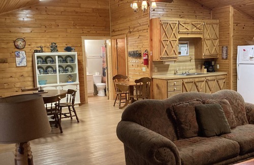 Pettit Cabina | Pettit Mtn. Ranch Log Cabin en Gated 37 acres cerca de Pettit Bay y Tenkiller Lake