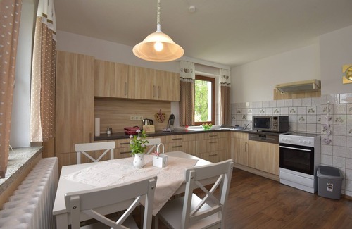 Schleid Apartamento | "Pferde Glück" vacation apartment with 2 bedrooms made of Swiss stone pine wood