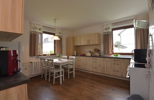 Schleid Apartamento | "Pferde Glück" vacation apartment with 2 bedrooms made of Swiss stone pine wood