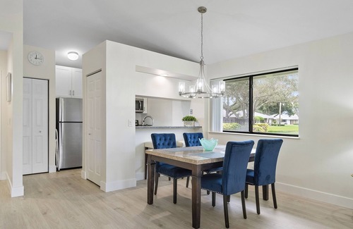 Palm Beach Gardens Cabaña | PGA National, recientemente renovada, luminosa y espaciosa casa