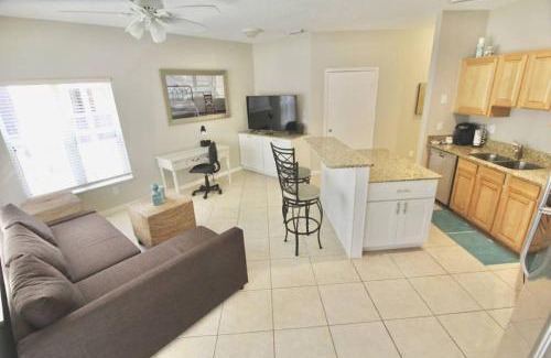 Port Saint Lucie Casa | PGA Village Golf Villa 1 2BR Condo On First Floor