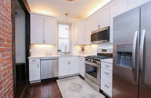 Pittsburgh Casa | PGH City Home - Lovely 3 BR, 1.5 BA, Sleeps 7+ w/ Ultra Suited Location