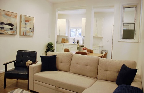 East Liberty Apartamento | PGH Delight - 2B/1B, ALL NEW w/ Free Street Parking, Perfect for family vacation