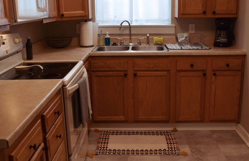Brentwood Apartamento | PGH Home Away From Home - Pet Friendly!
