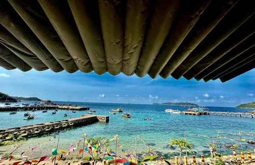 Tan Hiep Hotel | Phòng ba giường có view biển