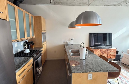 LoDo Condominio | PH Condo. Amazing Views with Private Balcony. Walk to everything!