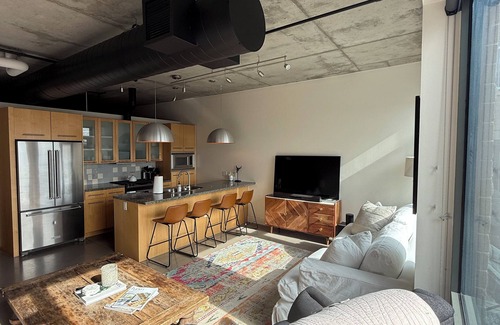LoDo Condominio | PH Condo. Amazing Views with Private Balcony. Walk to everything!
