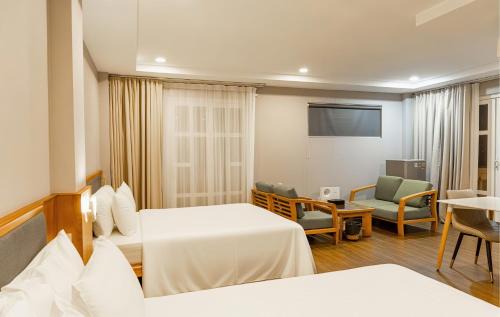 Phu My Hung Hotel | PH Hotel Near SECC Phu My Hung