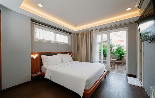 Phu My Hung Hotel | PH Hotel Near SECC Phu My Hung