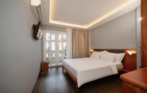 Phu My Hung Hotel | PH Hotel Near SECC Phu My Hung