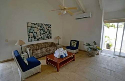 Ixtapa Apartamento | PH in Ixtapa central Plaza- private pool & walk to the beach!