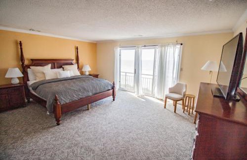 Crescent Beach Apartamento | PH Paradise l Huge Balcony, Resort Pools & TikiBar