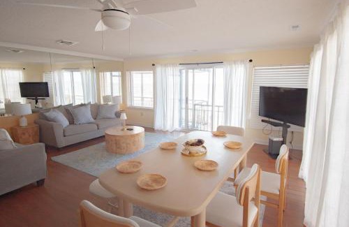 Crescent Beach Apartamento | PH Paradise l Huge Balcony, Resort Pools & TikiBar