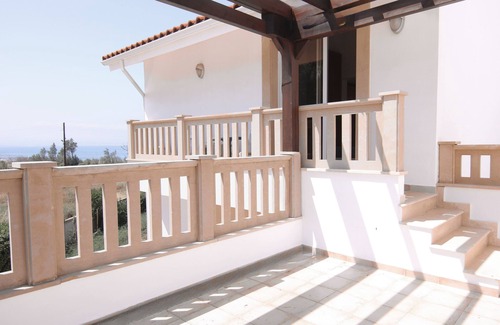 Universal Villa | Phaedrus Living Beachfront Villa Merenda