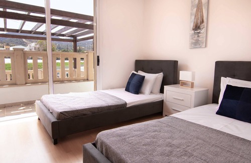 Universal Villa | Phaedrus Living Beachfront Villa Merenda