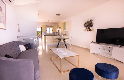 Universal Villa | Phaedrus Living Beachfront Villa Merenda