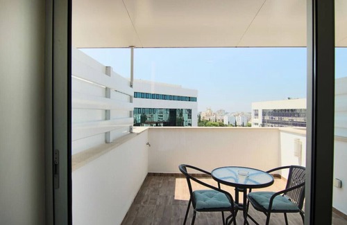 Acropolis Apartamento | Phaedrus Living: Luxury Suite Nicosia 505