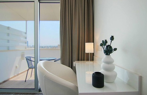 Acropolis Apartamento | Phaedrus Living: Luxury Suite Nicosia 508