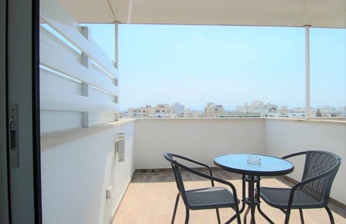 Acropolis Apartamento | Phaedrus Living: Luxury Suite Nicosia 508