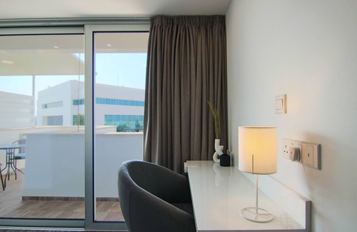 Acropolis Apartamento | Phaedrus Living Luxury Suite Nicosia 504
