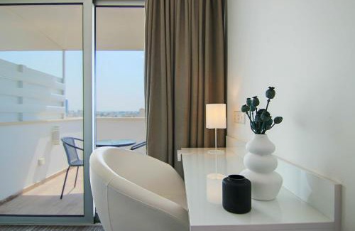 Acropolis Apartamento | Phaedrus Living: Luxury Suite Nicosia 508
