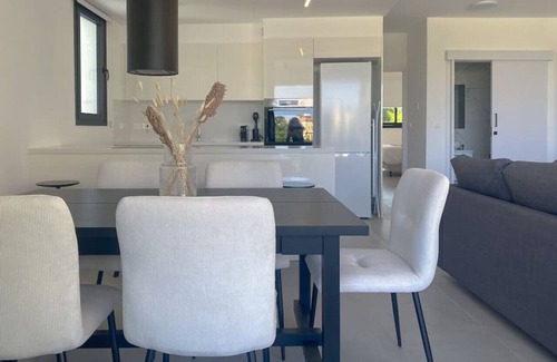 Aglantzia Apartamento | Phaedrus Living: White Hills Suites Panoramic View