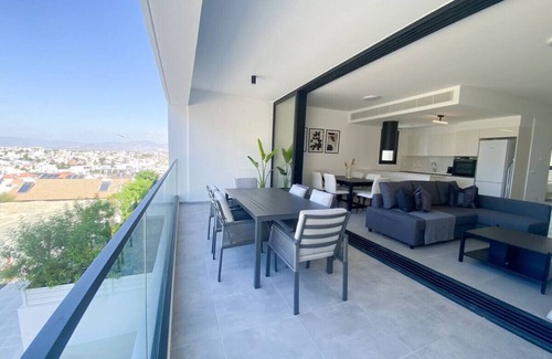 Aglantzia Apartamento | Phaedrus Living: White Hills Suites Panoramic View
