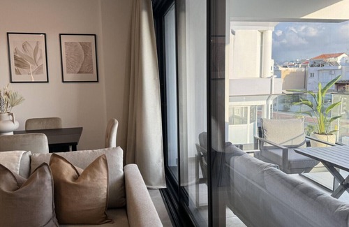 Aglantzia Apartamento | Phaedrus Living: White Hills Suites City View