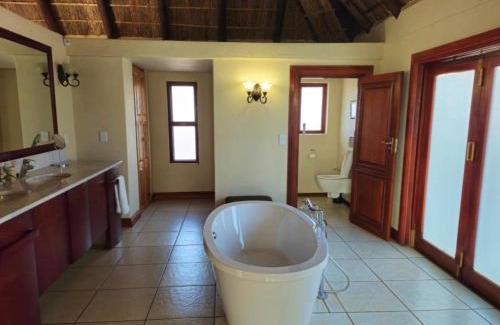 Thabazimbi Cabina | PHAKELA PRIVATE LODGE