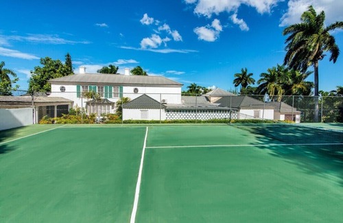 Montego Bay Villa | ¡PISCINA PRIVADA! ¡COCINERO! ¡BALONCESTO! ¡PISTA DE TENIS! ¡FAMILIA AMIGABLE!