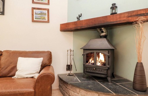 Broadwoodkelly Cabaña | PHEASANT ROOST, pet friendly, character holiday cottage in Winkleigh
